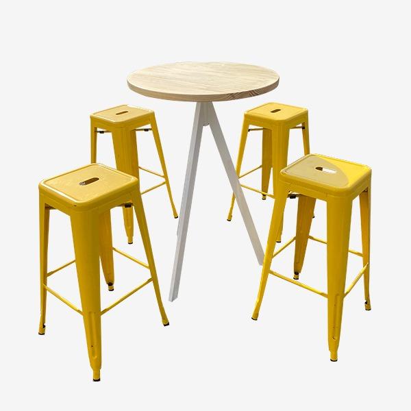 שולחן עץ 4 כסאות צהובים